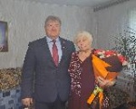 Сегодня глава района побывал в гостях и поздравил с замечательным праздником – Днем Учителя своего классного руководителя Ларису Васильевну Сигачеву.