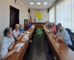 По итогам рабочей недели провел плановое совещание с профильными заместителями и начальниками управлений администрации Калининского района. Были рассмотрены следующие вопросы: