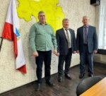 Глава района Валерий Лазарев на пдс поздравил Главу администрации Казачкинского муниципального образования Николай Агафонов и Главу администрации Озерского муниципального образования Алексей Сулейманов.