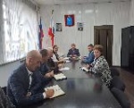 На совещании с сотрудниками управления ЖКХ и филиала АО "Облкоммунэнерго" "Балашовские межрайонные электрические сети" Калининское отделение поставил вопрос об освещении Калининска в темное время суток.
