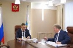 Губернатор Роман Бусаргин встретился с главой Калининского района Валерием Лазаревым. Обсуждались вопросы развития территории, участие муниципалитета в национальных проектах, государственных и региональных программах.