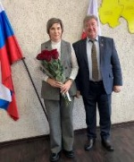 Глава района Валерий Лазарев поздравил с днем рождения руководителя централизованной бухгалтерии учреждений образования, Татьяну Барабанову. 