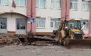 В Калининске стартовали работы по обновлению входной зоны Дома детского творчества в рамках областной программы.