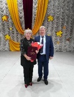 В преддверии замечательного праздника «День учителя» вручил Почетную грамоту Губернатора Саратовской области Романа Бусаргина заместителю главы администрации по социальной сфере Ольге Захаровой