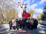 Глава администрации Свердловского МР Екатерина Васильева передала Знамя Победы 