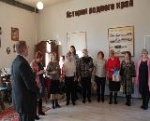 Участники семинара - члены областного Совета ветеранов педагогического труда посетили комнату Боевой и Трудовой Славы СОШ №2