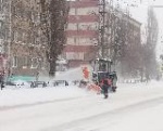 На всей территории Калининского района - снегопад и метели.