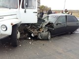 ВОДИТЕЛЬ ГРУЗОВИКА НЕ УСТУПИЛ ДОРОГУ ЛЕГКОВУШКЕ