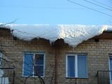 ОБ ОПАСНОСТЯХ СХОДА СНЕГА С КРЫШ