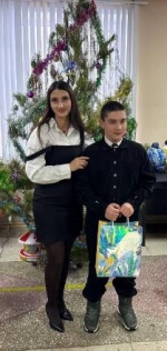 Начальник отдела по работе со СМИ - сторонник партии "Единая Россия" Лариса Фролова приняла участие во Всероссийской акции «Ёлка желаний» организованной «Движением Первых»