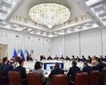 Губернатор Роман Бусаргин провел постоянно действующее совещание с зампредами и министрами, а также главами районов. 