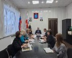 Провел рабочее совещание с заместителями по реализации национальных проектов, федеральных и региональных программ на территории Калининского района.