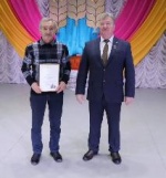 Глава района Валерий Лазарев поздравил с днем работника сельского хозяйства и перерабатывающей промышленности. 