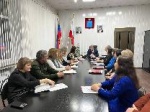 Глава администрации Калининского муниципального района Валерий Геннадьевич Лазарев провел рабочее совещание.