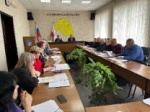 Принял участие в заседании Калининского районного Собрания на котором Депутаты рассмотрели важные вопросы, касающиеся социальной поддержки жителей, и приняли ряд значимых решений