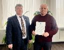 Глава Калининского района Валерий Лазарев передал поздравление Владимиру Хохлову по случаю его 65-летнего юбилея, от имени заместителя Председателя Правительства области, министра сельского хозяйства Романа Ковальского