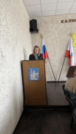 На заседании антинаркотической комиссии: с докладом выступила Наталья Аляева, начальник управления образования администрации Калининского муниципального 