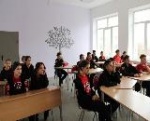 В преддверии памятного дня майор полиции Михаил Мартьянов побывал в гостях у учеников СОШ №2. Он рассказал юнармейцам о героических поступках своих коллег, о героях, погибших при исполнении служебных обязанностей.