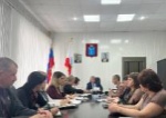 Провел рабочую планерку с заместителями, начальниками управлений и отделов администрации