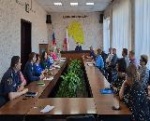 В конце прошлой недели провел расширенное заседание по вопросам демографии в Калининском районе с участием глав сельских администраций, руководителей структурных подразделений, учреждений и организаций.