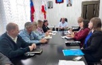 Провел рабочее совещание, с участием заместителей главы, начальников  управлений и отделов. 