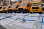 Муниципальным образованиям области вручены школьные автобусы и автомобили скорой помощи