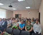 Глава Калининского района Валерий Лазарев и заместитель главы по сельскому хозяйству Марина Лобазова посетили Калининскую районную станцию по борьбе с болезнями животных, чтобы поздравить коллектив с профессиональным праздником и вручить награды.
