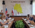 Сегодня принял участие в заседании постоянно-действующего совещания, в рамках которого рассмотрены три вопроса повестки дня.