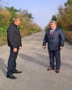 Жители села Славновка обращались  к главе Калининского района Валерию Лазареву с просьбой о ремонте дорожного полотна на участке дороги «Славновка – Ахтуба».