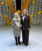 начальник управления образования администрации района Наталья Аляева отметила работников сферы образования поздравила с днем учителя и вручила грамоты