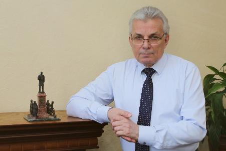 Директор ПИУ РАНХиГС Виктор Чепляев поздравляет с Днём учителя