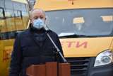 Сегодня на Театральной площади губернатор Валерий Радаев вручил ключи​ от школьных автобусов главе Калининского муниципального района В.Г. Лазареву