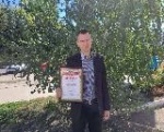 Сегодня на пленарном совещании педагогических работников глава Калининского района Валерий Лазарев вручил тренеру ДЮСШ Николаю Кулешову сертификат на 50 тысяч рублей на участие в марафоне по горной местности
