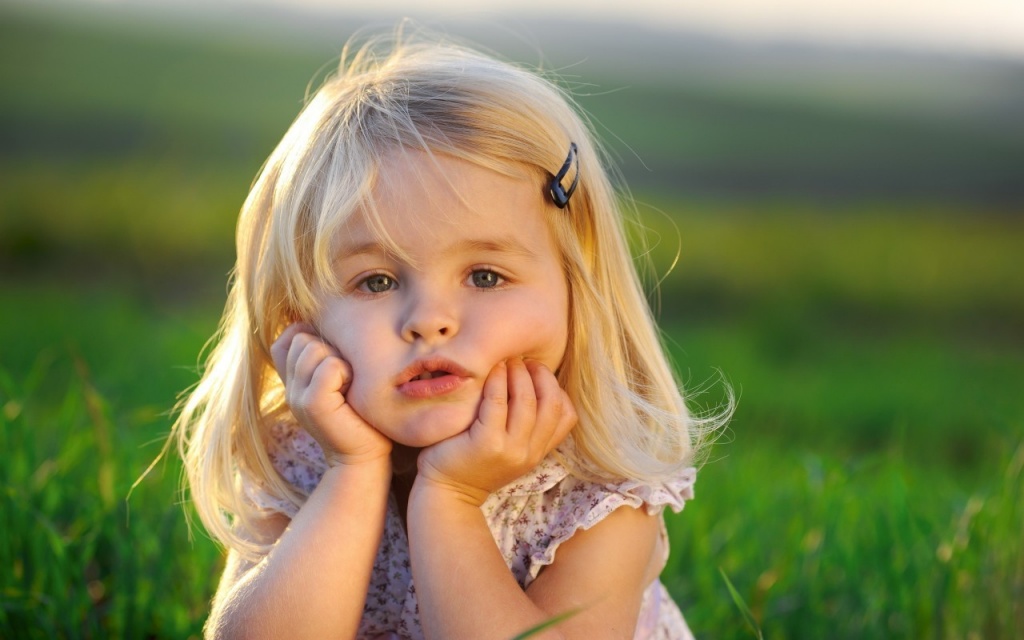face-sunlight-model-portrait-children-grass-photography-hair-emotion-Person-skin-child-flower-girl-beauty-smile-eye-woman-meadow-blond-1280x800-px-portrait-photography-photo-shoot-facial-expression-637822.jpg