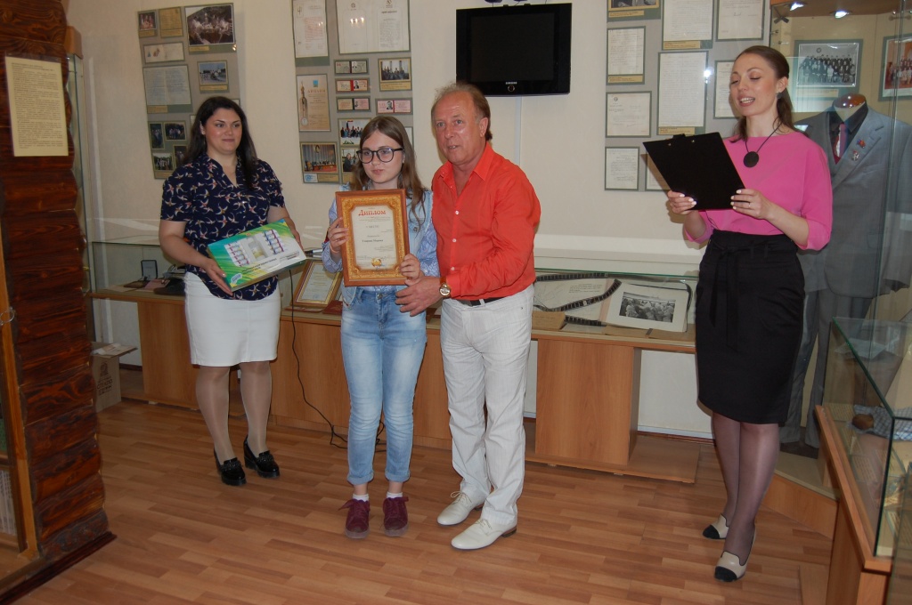Умарова Марина, 12 лет, лПервый рассказ¬, гуашь, преп. Бодрова О.Б., МБУ ДО лДШИ им. А.А. Талдыкина г. .JPG